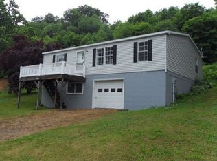 225 Meadow Woods Dr, Lewistown, PA 17044