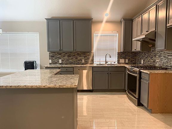 3rd image of 403 Thorpe Springs Dr
