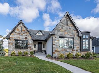 4212 Prestwick Ct, Bettendorf, IA 52722