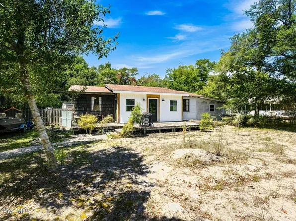 139 NE 17th Street, Oak Island, NC 28465