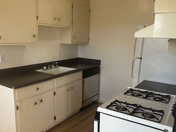 3rd image of 1501 E 4th St #1503