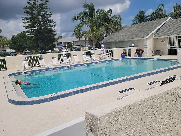 1536 SE Royal Green Cir #101 — Photo 16