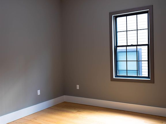4th image of 24 Romaine Ave #3