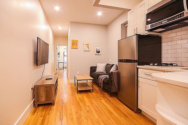 1st image of 11 Jones St APT 10