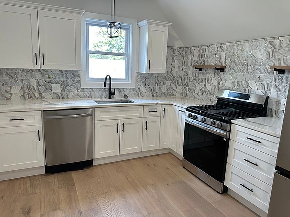 4th image of 17 Lincoln Pl Floor 2