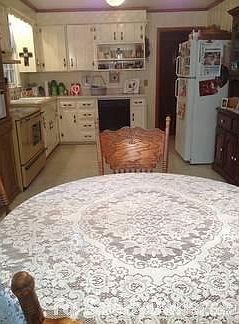 Kitchen/dining room combination
						:
						All appliances and dining furniture included with home