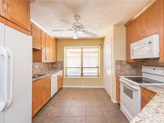 5th image of 636 Channing Dr