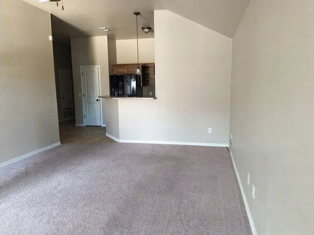 3 bed, 1306 sqft, $1,300 — Photo 3