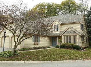 18675 Saint Andrew Ln, Brookfield, WI 53045