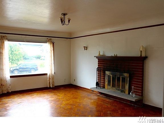 3rd image of 1309 S Ainsworth Ave