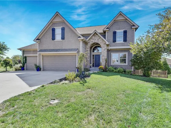 10940 S Belmont Dr, Olathe, KS 66061