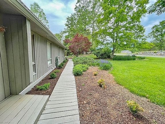 3rd image of 6978 Campbell Dr