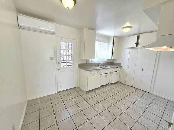 3rd image of 516 S Vine Ave #516