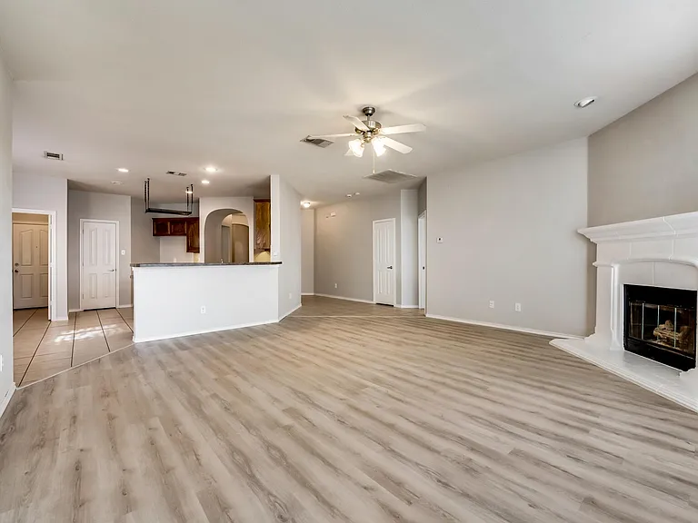 4029 Martinsburg Dr — Photo 4