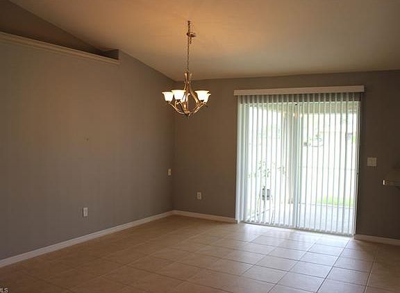 5th image of 4426 SW 15th Ave