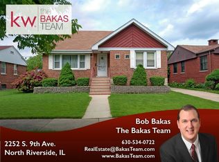 2252 S 9th Ave, Riverside, IL 60546