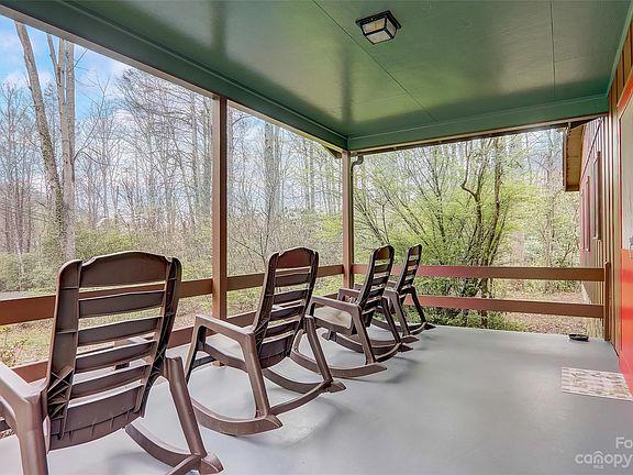 3rd image of 277 Twinbrook Ln