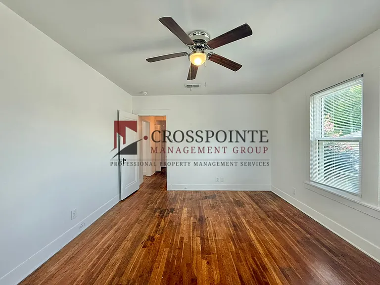 831 W Houston St — Photo 11