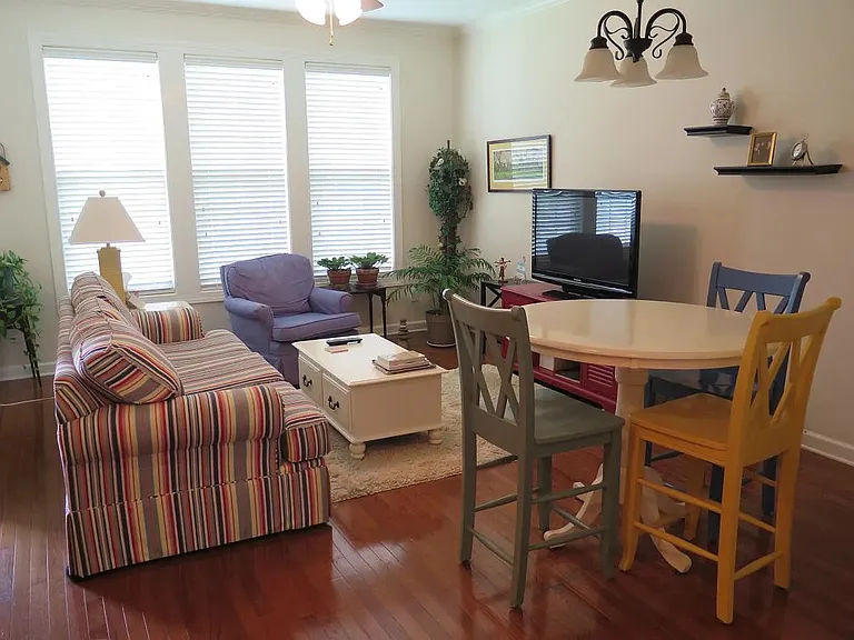 3645 Edgemont Dr #0 — Photo 4