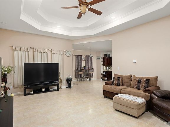 3rd image of 1014 Emerald Dr