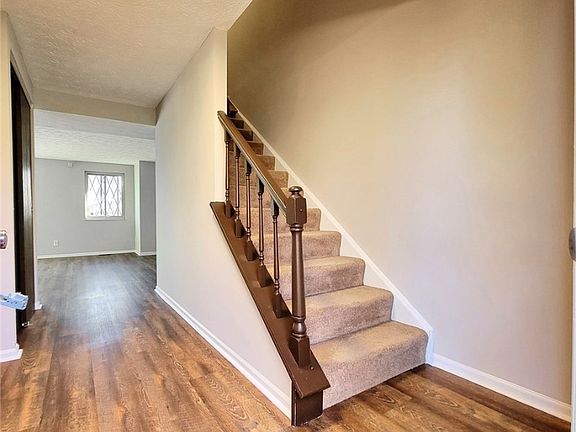 2nd image of 7519 Blackstone Ct