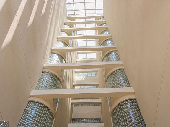 3rd image of 2161 Peachtree Rd NE APT 708