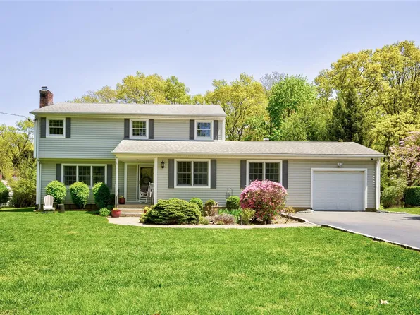 55 Hillside Avenue, Saint James, NY 11780