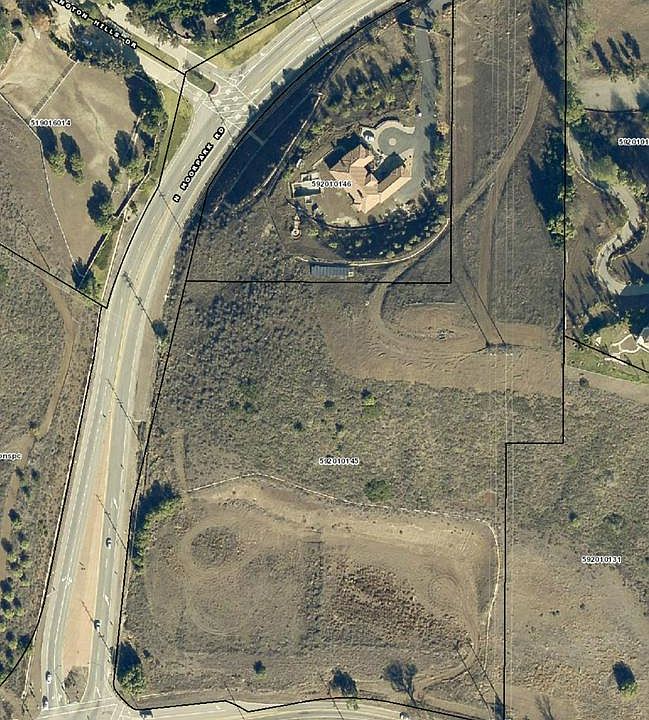 2nd image of 4898 Moorpark Rd