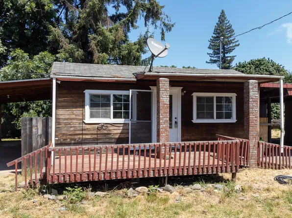 135 Hult Ave, Dillard, OR 97432