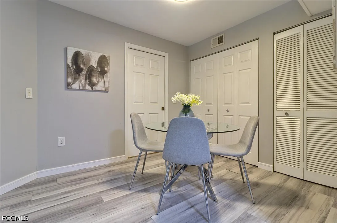 2 bed, 2.0 bath, 968 sqft, $1,295 — Photo 4