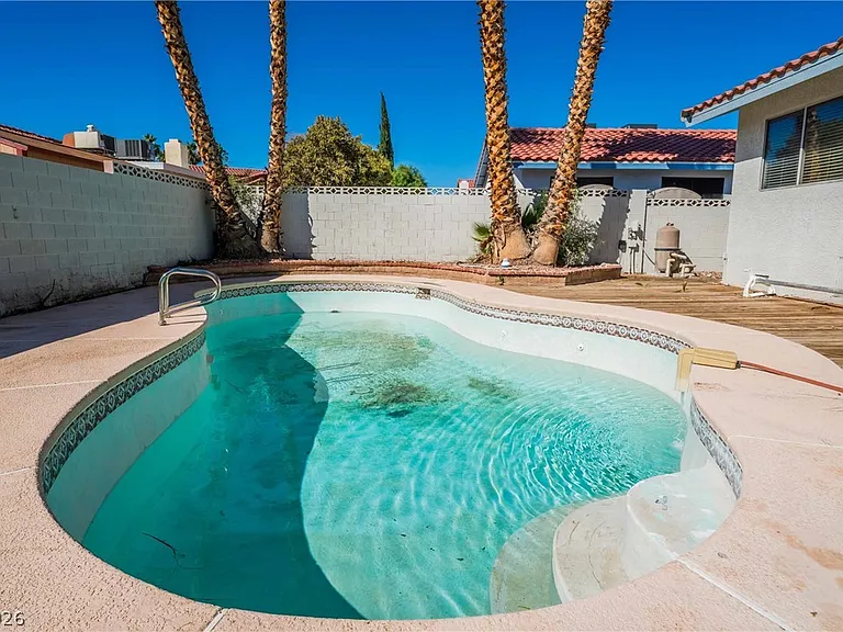 8705 Isola Dr — Photo 26