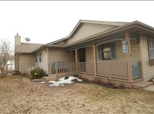 1004 Candlewick Dr NE, Poplar Grove, IL 61065