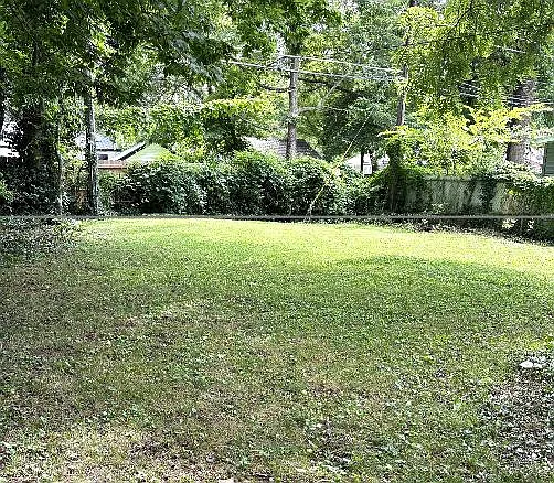 1930 E Monroe St — Photo 9