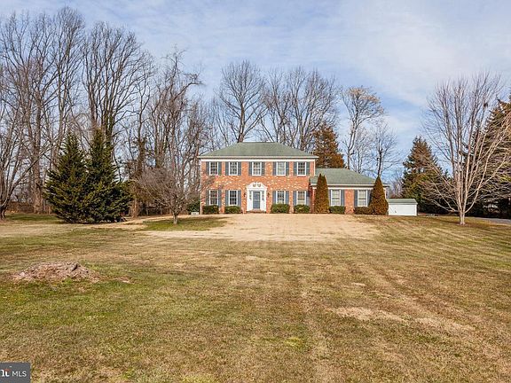 3rd image of 8118 Poplar Grove Dr