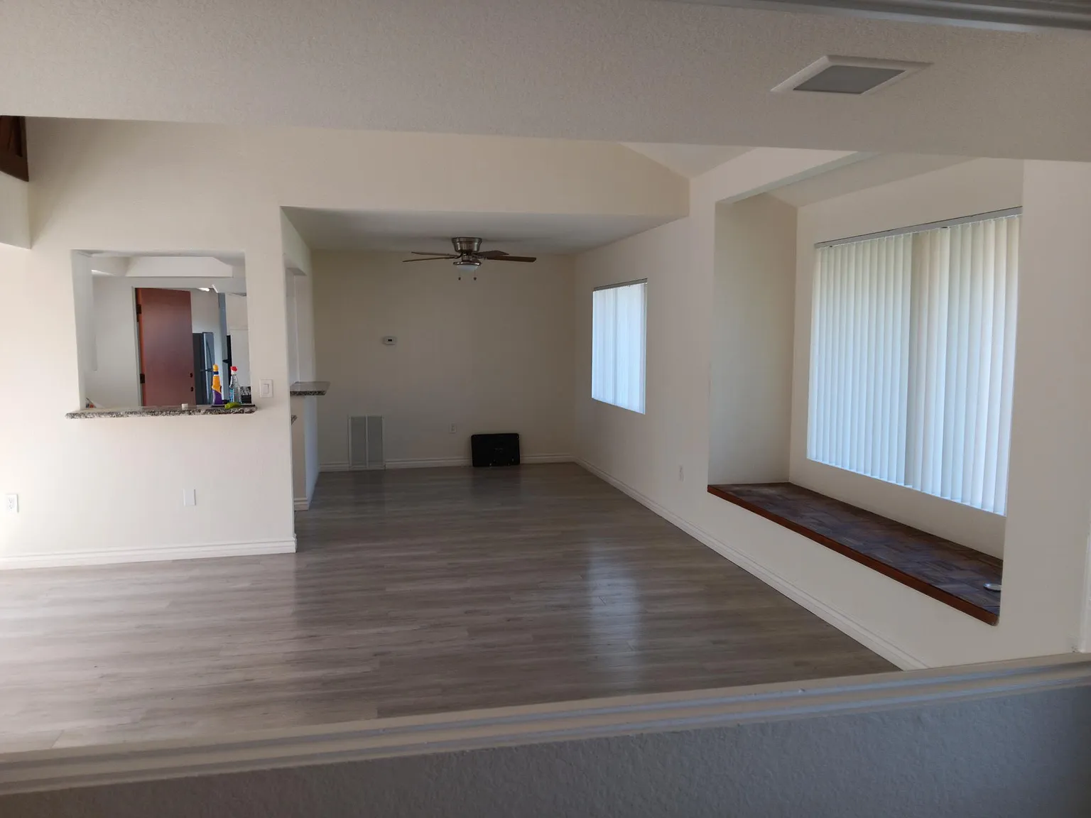 3 bed, 2.5 bath, 1875 sqft, $4,400 — Photo 2