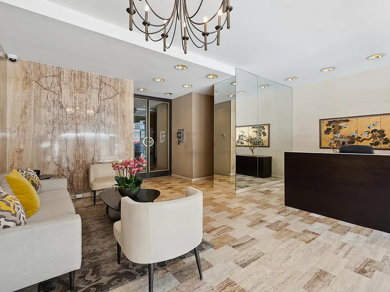 1835 Franklin St #301 — Photo 22