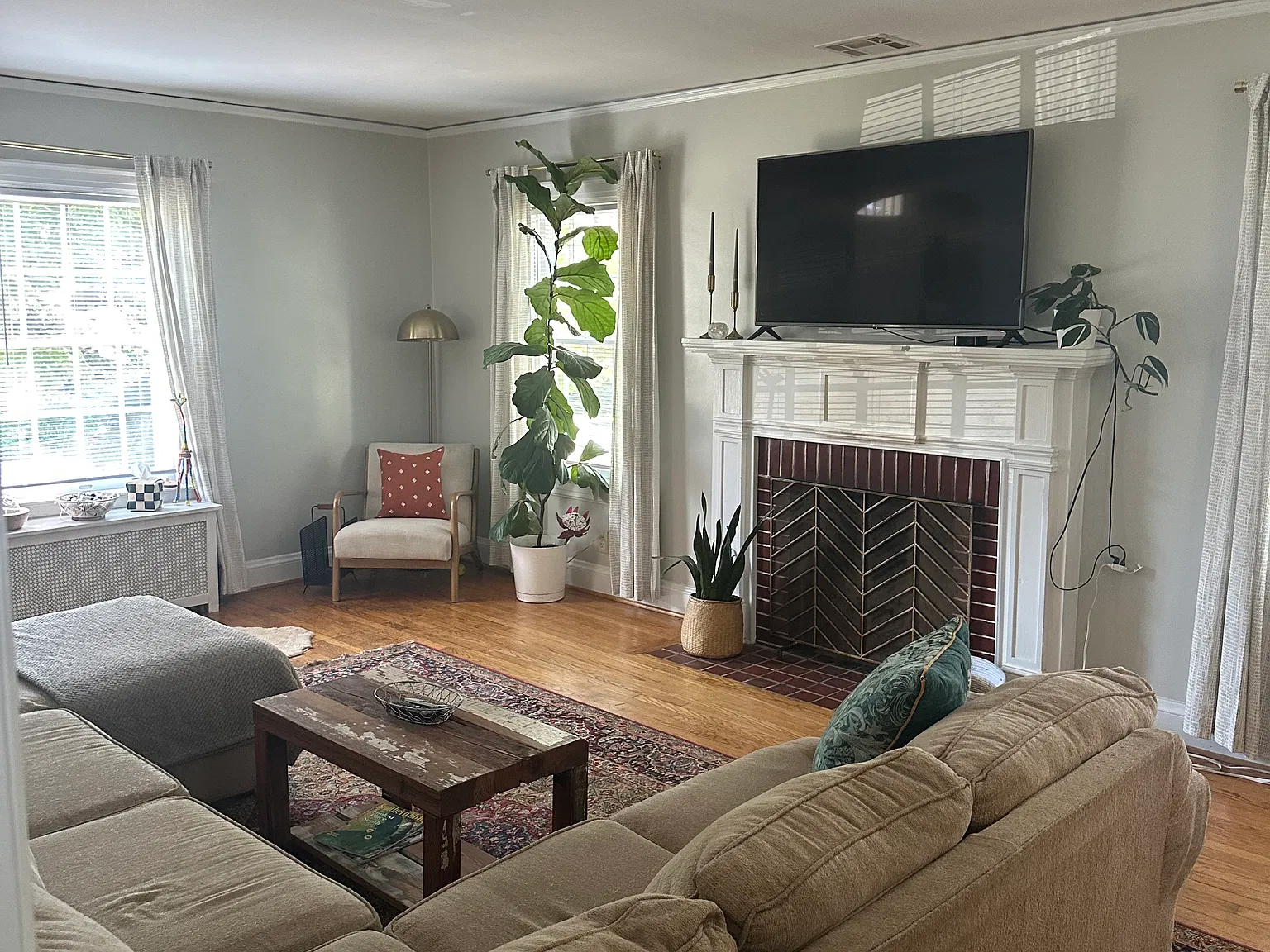 4 bed, 1.5 bath, 2018 sqft, $2,200 — Photo 2