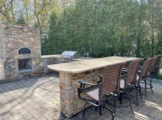 2052 Cranston St, Cranston, RI 02920