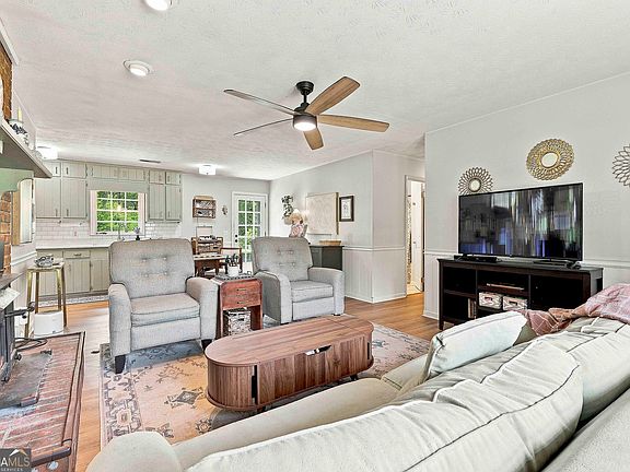 5th image of 20 Willow Ct