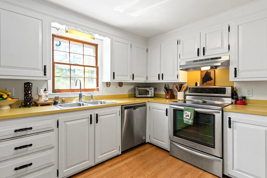 88 Anderson Ave — Photo 1