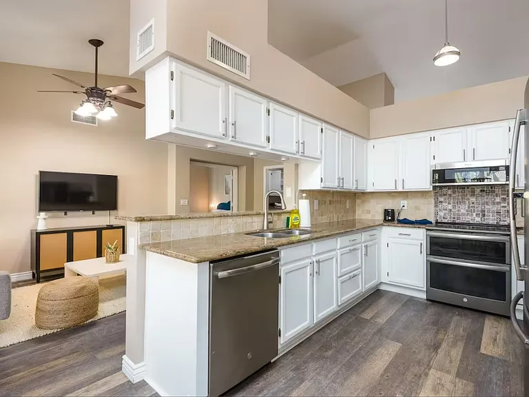 650 W Palo Verde St — Photo 23