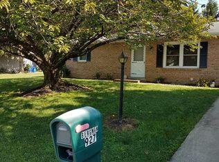 927 Oak Ln, Lebanon, PA 17046