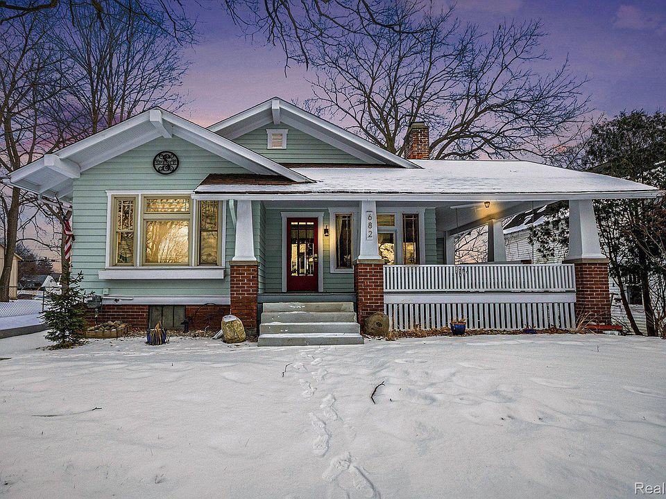 1st image of 682 Pine St
