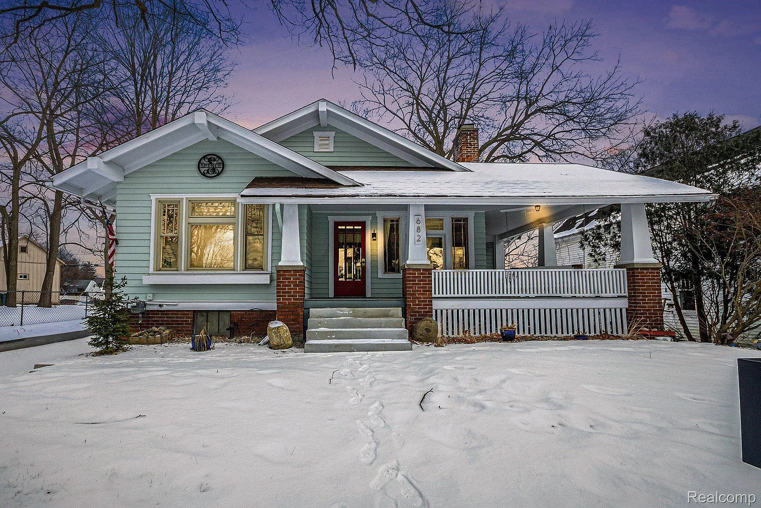682 Pine St photo 1