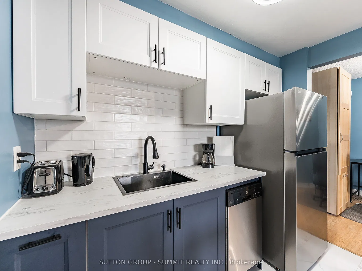 175 Hunter Condos — Photo 4