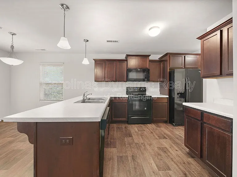 1025 Newfound Hollow Dr — Photo 7