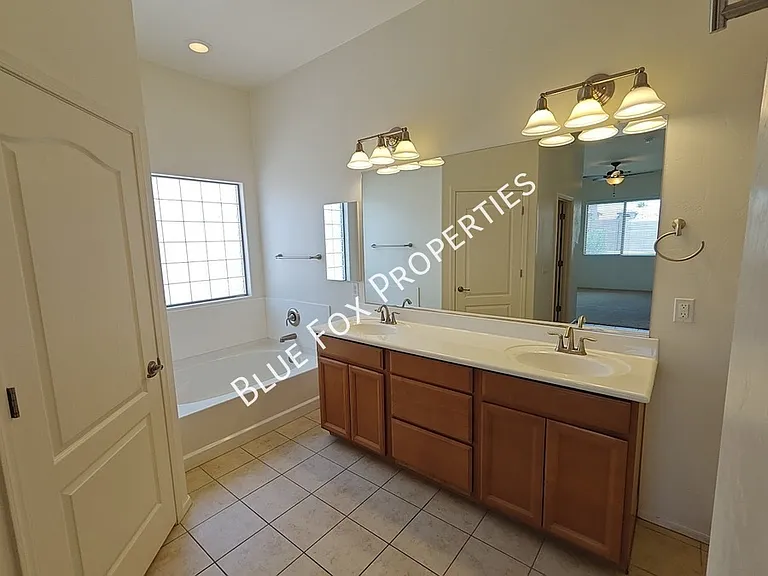 324 N Oak Tree Canyon Loop — Photo 48