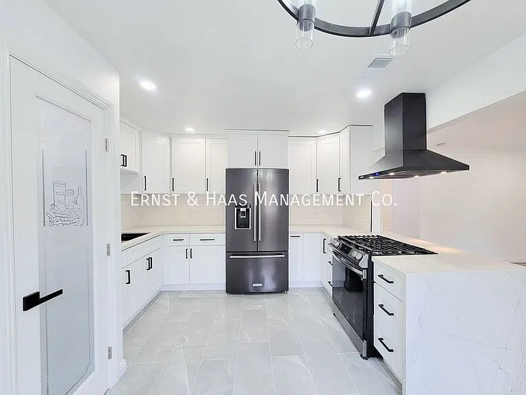 5019 Ashworth St — Photo 10