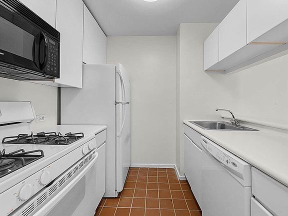 3rd image of 250 W 90th St APT 7G