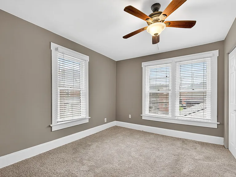 905 Beech St — Photo 24